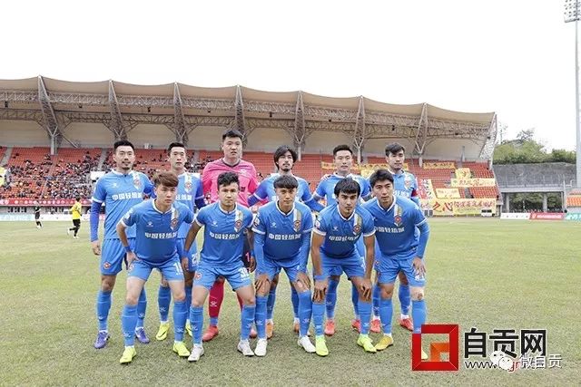詹姆斯22+9关键时刻连得7分 湖人灭热火止连败